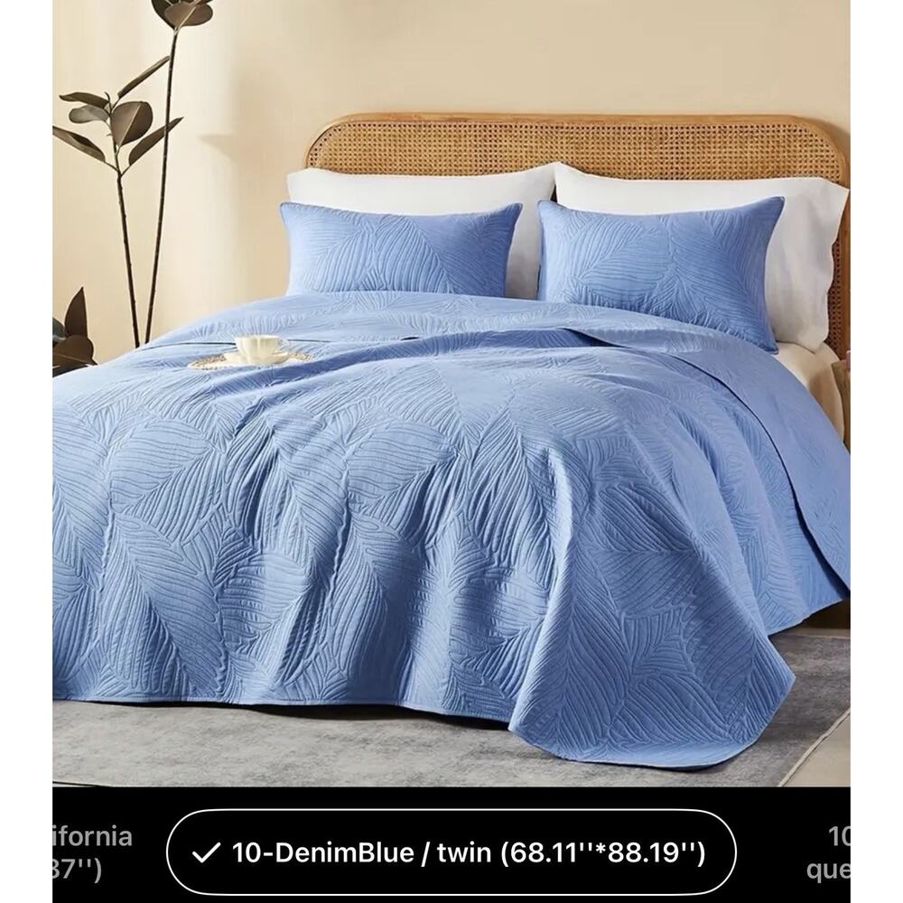Twin Size Quilt Set In Light Blue 3 Pieces Lightweight Bedspread NWT